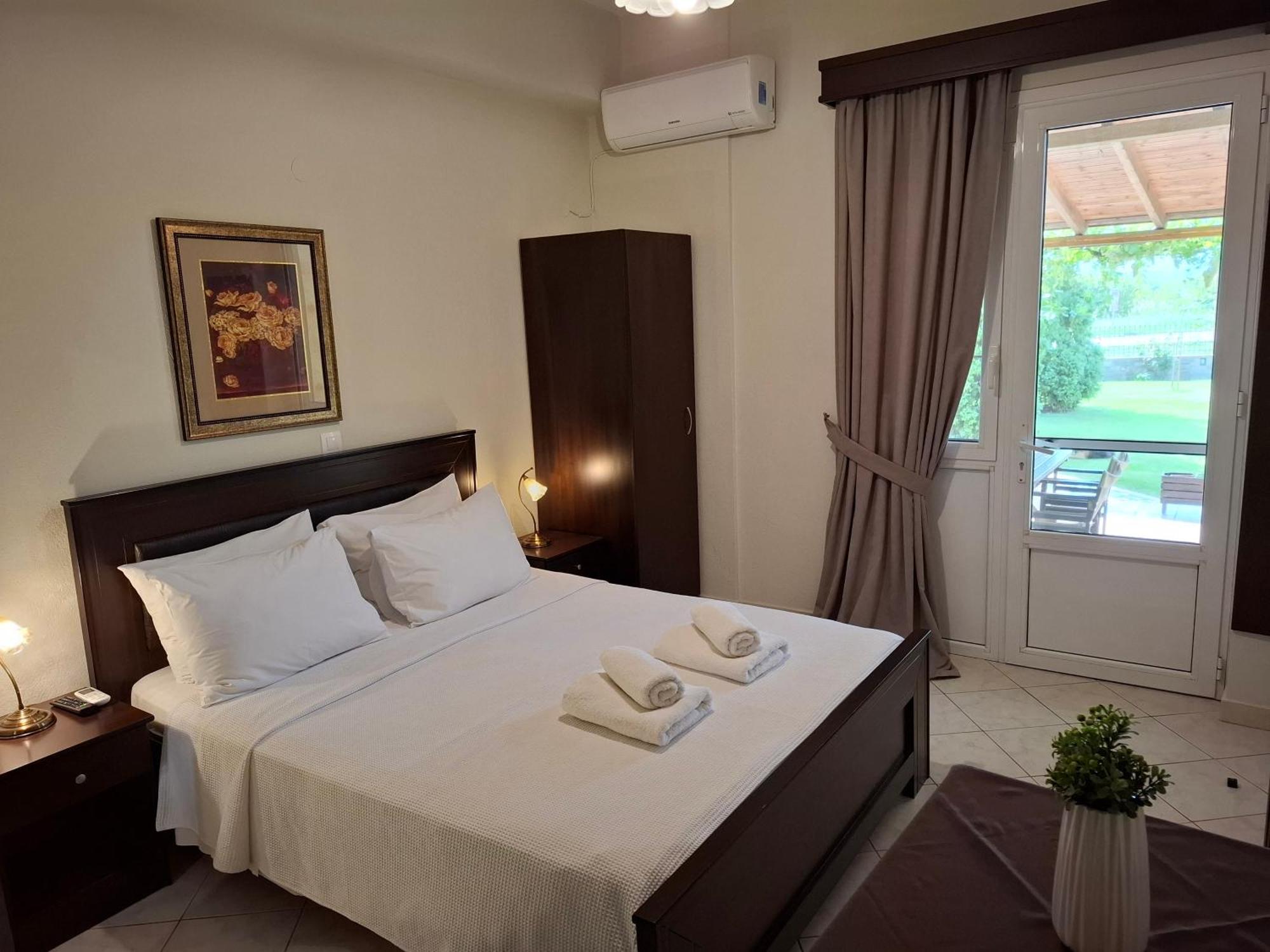 Lithos Apartment Loutraki  Bagian luar foto